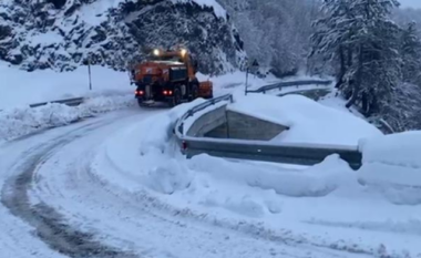 ELBASANI NË NGRICË/ Rruga për Labinot Mal dhe Zavalinë qarkullohen vetëm me zinxhirë, -6 gradë Celcius