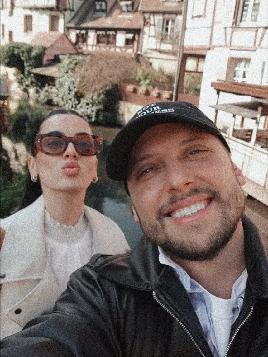 Zërat se është në pritje të ëmbël  Argjira vendos pikat mbi  i 