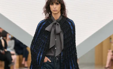 Pesë trendet e xhinseve që do të veshim në 2026!