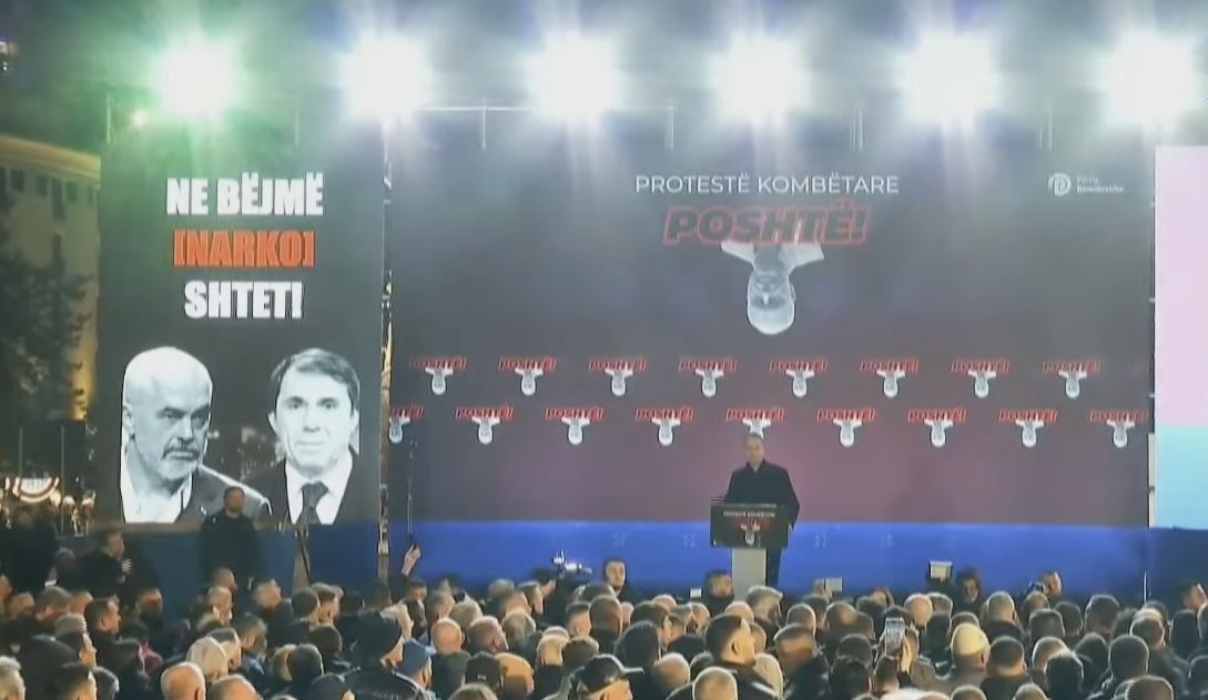 Protesta e opozitës/ “Në këtë godinë nuk është qeveria, por hajnia”, Luçiano Boçi: Këtu vjedhja ka emër dhe fillon me inceneratorët