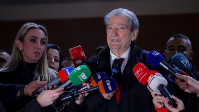 “Bravo!”/ Përfundon pas tre orësh protesta e PD, Berisha: Po bëni historinë, ky është popull vigan! Do të mblidhemi sërish…