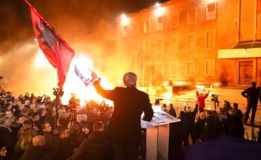 Protesta e opozitës, policia reagim zyrtar: 18 persona të arrestuar, 17 të proceduar! Mes tyre 3 deputetët e PD