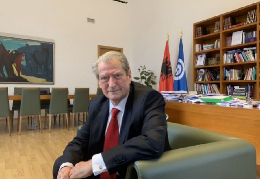‘Courrier des Balkans’ intervistë me Berishën/ Kreu i PD: Kërkojmë dorëheqjen e Ramës dhe Ballukut, qeveria teknike të organizojë zgjedhje të lira dhe mos të prekë gjyqësorin