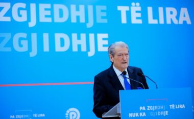 “Jemi në kilometrin e fundit”, Berisha paralajmëron vijim të tubimeve: Protestë jo për një parti, por për ndërgjegjen qytetare