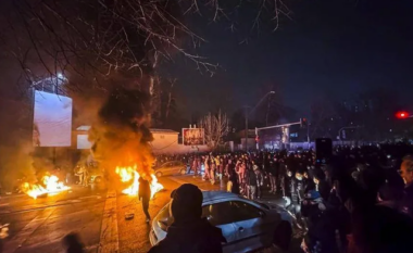 Protestat në Iran/ Dëshmi të frikshme për të lënduarit: Janë marrë protestuesit nga Gardianët pasi janë operuar…