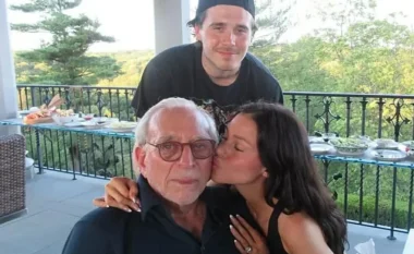 Gruaja e Brooklyn Beckham thuhet se merr 1 milion dollarë në muaj nga babai i saj: Ajo po lahet në pasuri