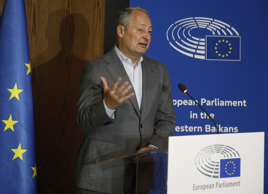 “U eksportuan informacione të NATO-s te vendet armike”/ Denoncimet e Berishës për skandalin tek AKSHI, ja si e komenton Raportuesi i PE