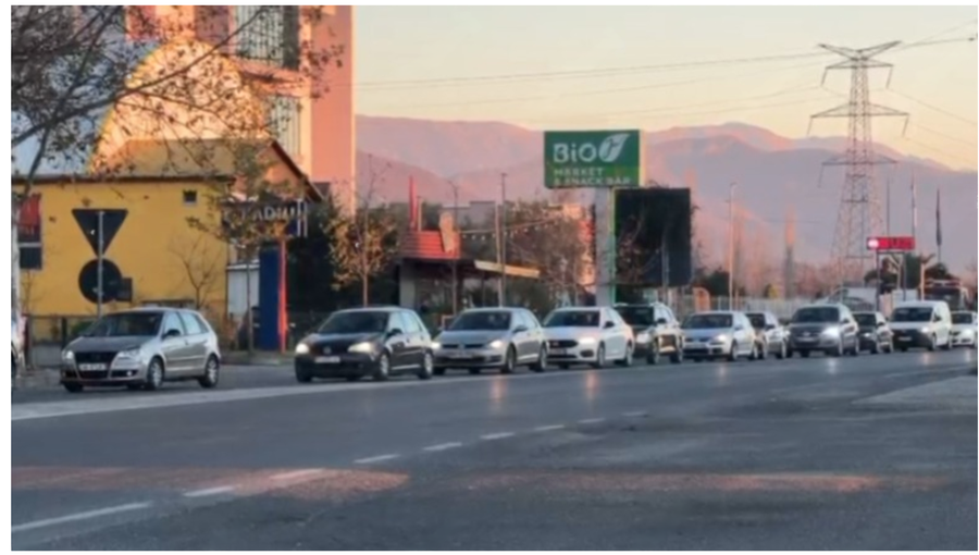 paralizohet-aksi-milot-lezhe-trafik-i-renduar-dhe-vonesa-ne-qarkullim