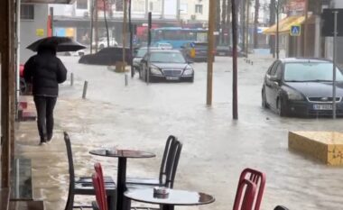 Reshjet e dendura në Durrës, evakuohen 60 banorë! Përmbytet dhe Veliera