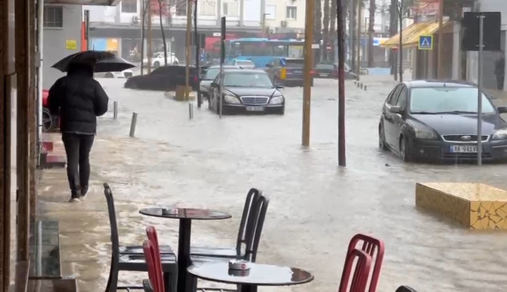 Reshjet e dendura në Durrës  evakuohen 60 banorë  Përmbytet dhe Veliera