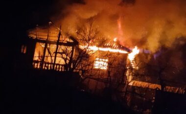 Përfshihet nga flakët një banesë në Klos, ja çfarë dihet deri më tani