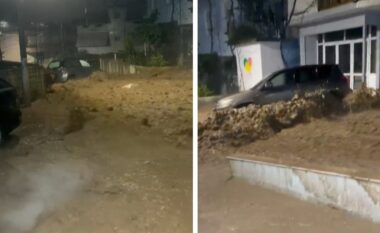 VIDEO/ Situatë e pazakontë nga përmbytjet në Gjirokastër, momenti kur uji merr përpara makinat