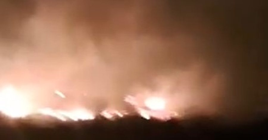 Zjarri “përfshin” zonën pranë bazës së Pashalimanit në Orikum! Era e fortë përhap flakët