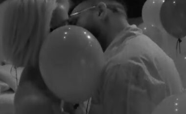 “Big Brother Vip Kosova”/ Dolce dhe Limi shkëmbejnë puthjen e parë (VIDEO)