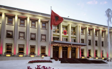 Presidenti Begaj dekreton lirimin nga detyra të Komandantit të Forcës Detare, ja kush e zëvendëson