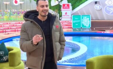 “Lëpirës i dashurisë, ti nuk ke asnjë femër…”/ Rogerti nuk kursehet ndaj Mateos: Jeton me lekët e familjes