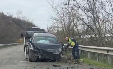 Aksident në aksin Elbasan-Cërrik/ Përplasen tre automjete, plagosen tre persona