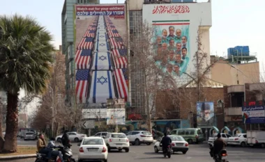 Tensionet mes SHBA-së dhe Iranit, zyrtari i lartë i Sigurisë iraniane: Po hidhen hapa drejt negociatave me Uashingtonin