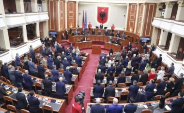 “Me porosi të bufit, dolën të gjithë qyqarët duke sharë”, Balla paralajmëron opozitën: Nëse nuk vini në Komision për reformën zgjedhore dhe territoriale, do e bëjmë pa ju