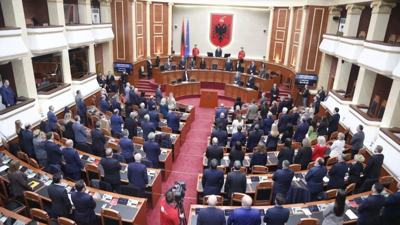  Me porosi të bufit  dolën të gjithë qyqarët duke sharë   Balla paralajmëron opozitën  Nëse nuk vini në Komision për reformën zgjedhore dhe territoriale  do e bëjmë pa ju