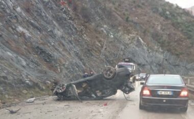 Aksident i rëndë në aksin Librazhd-Elbasan/ Përmbyset automjeti, raportohet për dy të plagosur