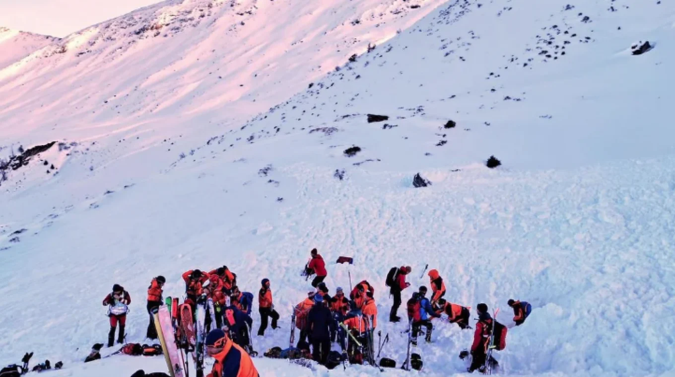 Fundjavë e zezë në Alpe, tetë skiatorë të vdekur brenda një dite nga orteqet