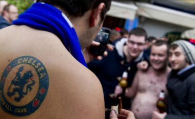 Qyteti i Napolit shquhet për incidente, tifozi i Çelsit plagoset para ndeshjes së Championsit