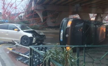 Aksident në Tiranë, përplasen dy makina