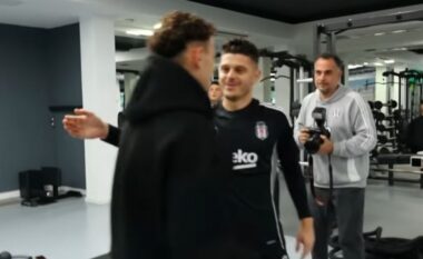 VIDEO/ Prezantimi me skuadrën dhe stërvitja e parë e Asllanit te Beshiktashi, Rashica bën përkthyesin