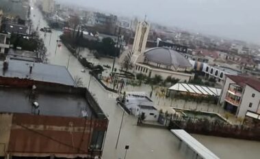 Reshje të dendura shiu dhe dëborë, rrëshqitje dherash, përmbytje dhe rrezik për daljen e lumenjve nga shtrati/ Ja çfarë pritet të ndodhë me motin nesër, qarqet më të rrezikuara