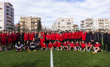 Inagurohet fusha e shkollës “Benardina Qerraxhia” në Durrës/ Presidenti Duka: Ky projekt i shërben të ardhmes së fëmijëve në futboll