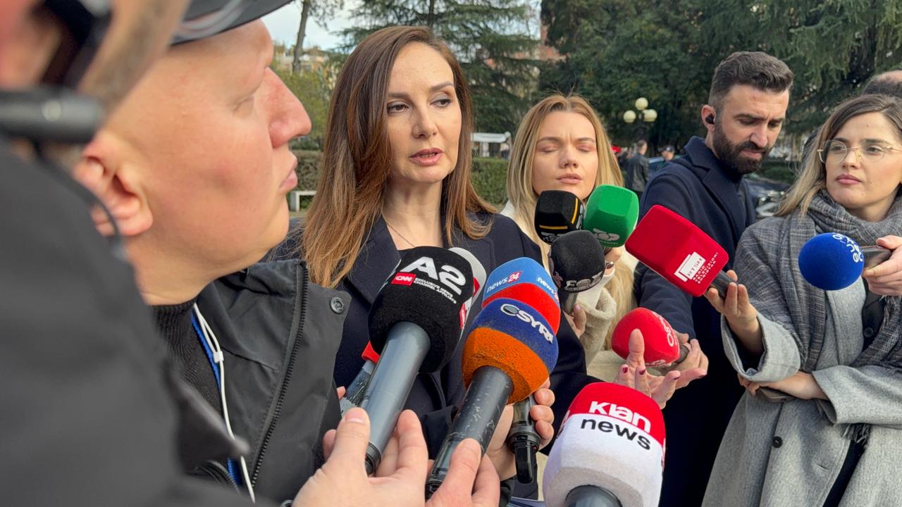 Jorida Tabaku: Propozuam shfuqizimin e neneve për fyerjen dhe shpifjen në Kodin Penal, fjala e lirë s’mund të kërcënohet me burg dhe t’i vësh pranga