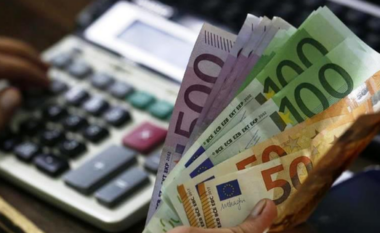 Këmbimi valutor/ Çfarë po ndodh sot me monedhat e huaja? Me sa po blihen dhe shiten dollari dhe euro