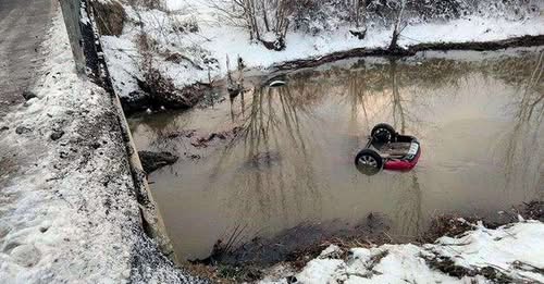 VIDEO/ Aksidenti i rëndë në Klos, dyshohet se drejtuesin mjetit e ka marrë rrjedha e ujit (EMRI)