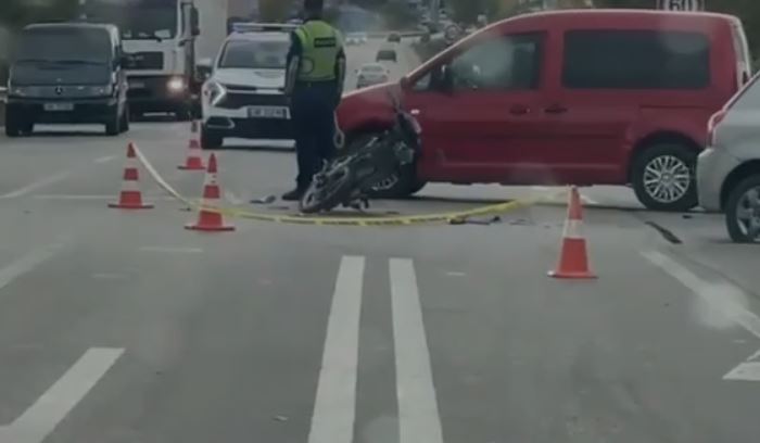 Aksident i rëndë në Belsh/ I riu përplas për vdekje këmbësoren