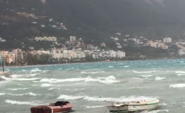 Moti i keq në vendin tonë/ Pezullohet lundrimi i mjeteve të vogla dhe të peshkimit në Vlorë