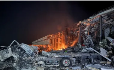 Sulmet ruse në rrjetin energjetik në Ukrainë, qindra mijëra banorë mbeten në errësirë dhe në të ftohtë