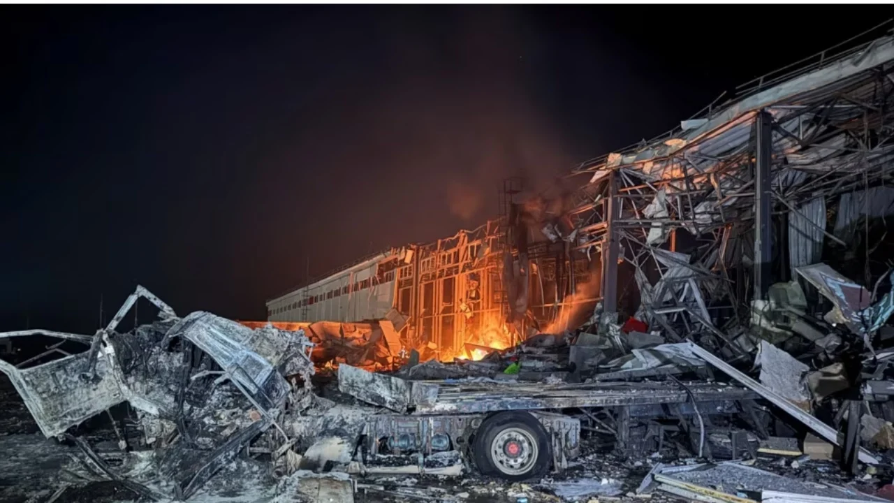 Sulmet ruse në rrjetin energjetik në Ukrainë  qindra mijëra banorë mbeten në errësirë dhe në të ftohtë