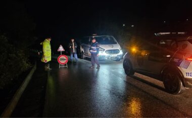 Moti i keq/ Çahet rruga te “Ura e Petranit”, bllokohet qarkullimi në aksin Përmet-Çarçovë