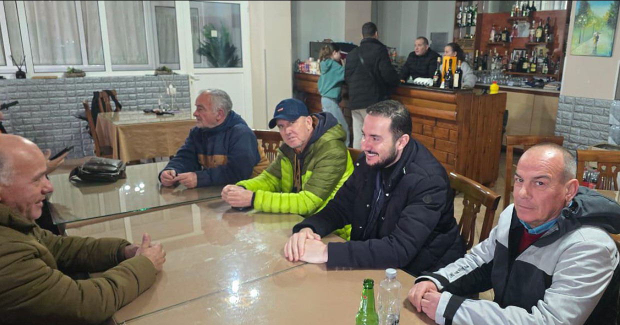 Salianji takim me demokratët në Himarë: Pa demokraci të brendshme, Partia Demokratike humbet epërsinë morale! Pa respekt për anëtarësinë nuk ka opozitë morale