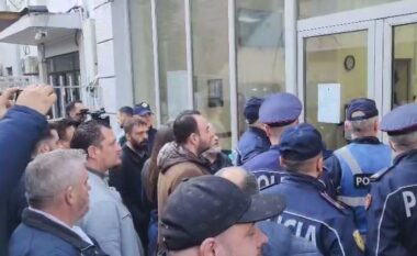 Protesta e PD-së/ Gjykata e Tiranës cakton masën “detyrim paraqitje” për 19 të arrestuarit