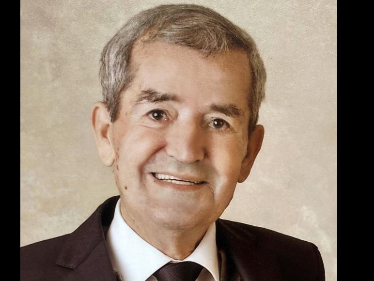 Deputeti Agron Shehaj humb babanë dhe ndan lajmin e hidhur  U rrit jetim  por la pas familje të madhe 