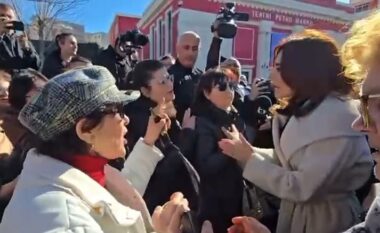 Tregtarët në Vlorë përzënë Elisa Spiropalin: T’ju vijë turp që vini këtu (VIDEO)