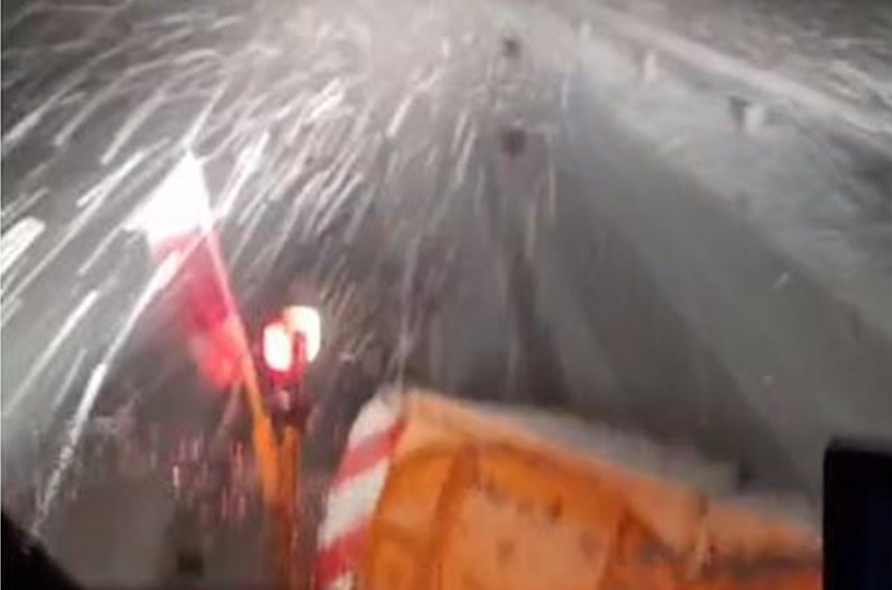 Reshje dhe breshër në Elbasan, lumi Devoll përmbyt tokat bujqësore