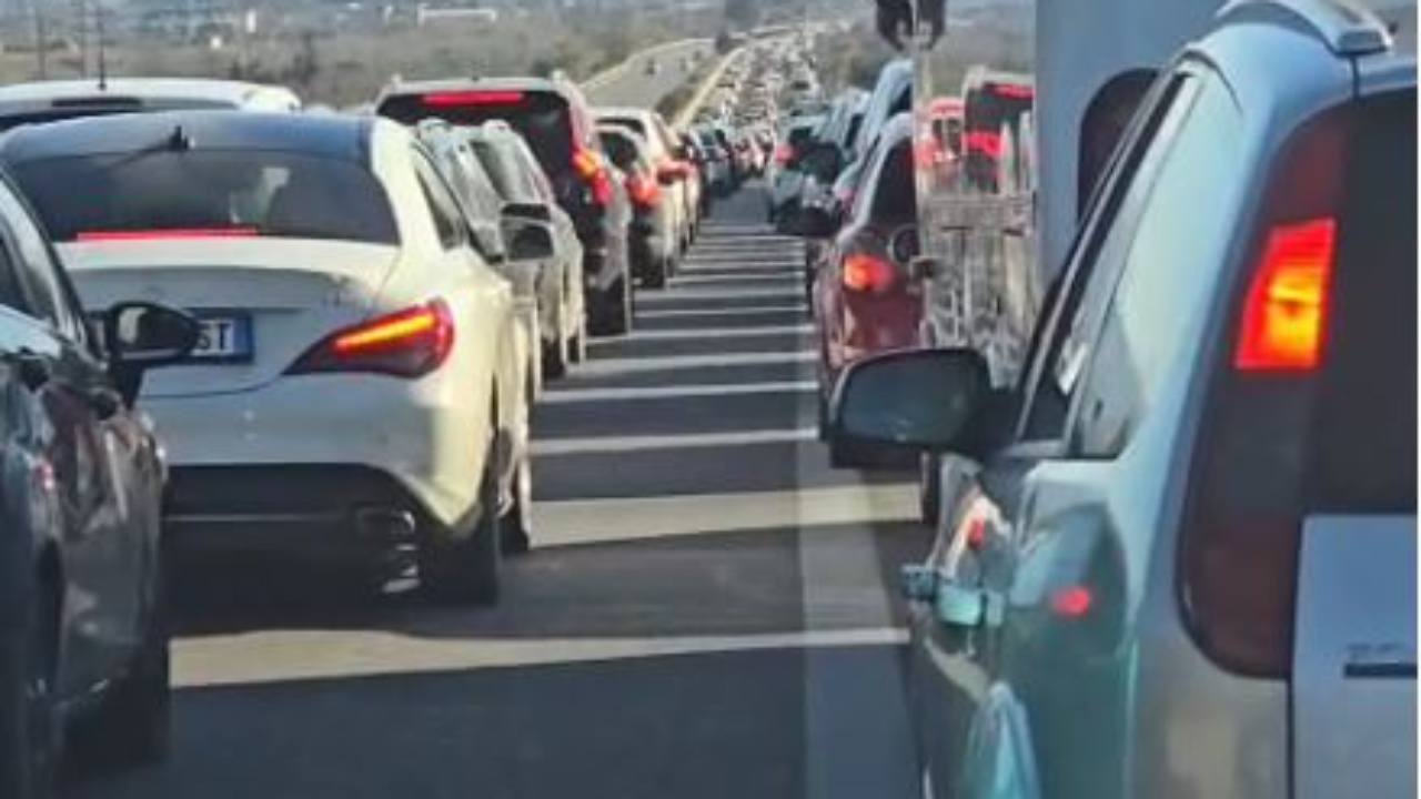 Paralizohet qarkullimi në autostradën Tiranë-Elbasan, trafik i rënduar në ditën e parë të vitit