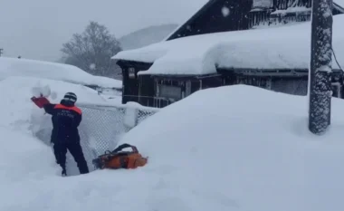 Vala e madhe e të ftohtit përfshin Azinë dhe Lindjen e Largët Ruse, me mbi 2 metra borë