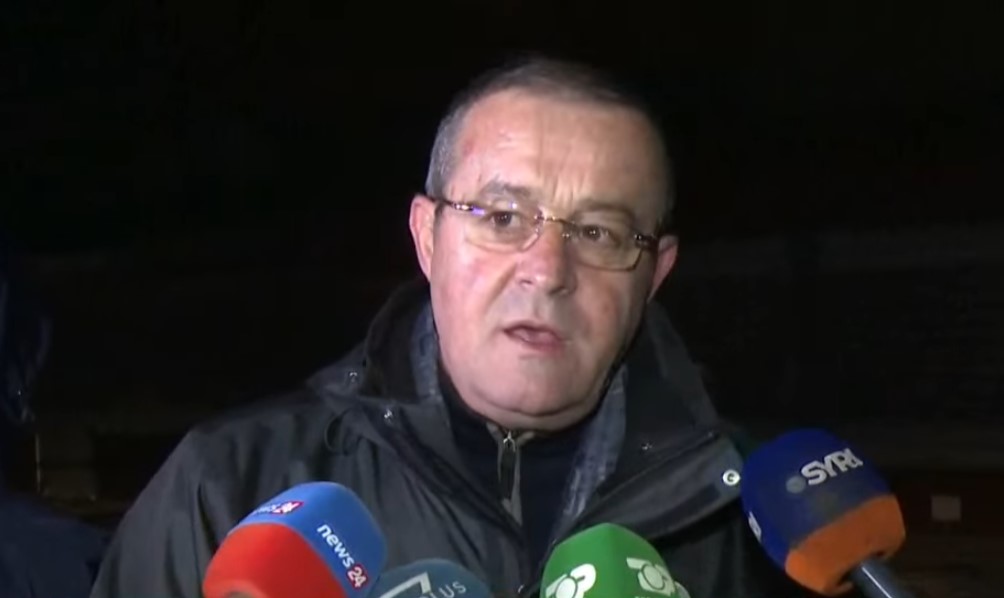 Zjarri te tregu i “5 Majit”, flet prefekti i Tiranës: Flakët janë masive! Magazinat nuk kanë materiale të rrezikshme, gjithë kapaciteti i angazhuar