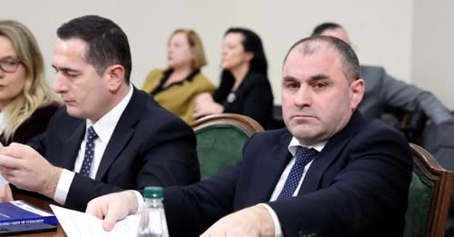 Disa persona “të fortë” kanë kërcënuar dëshmitarët në emër të Ballukut/ Debatet me dyer të mbyllura në Këshillin e Mandateve, Bardhi: Prokurorët thanë se pozita e saj është rënduar