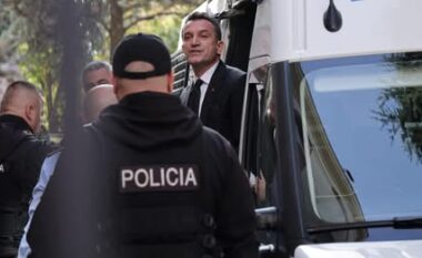 Debate në seancën paraprake të Veliajt/ Avokatja kërkon kohë për t’u njohur me aktet e dosjes, kryebashkiaku kërkon përjashtimin e saj! Çfarë ndodhi në sallën e gjyqit