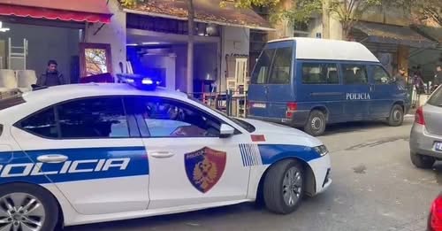 Plagosje me armë zjarri në Tiranë, një vajzë gjendet e lënduar pranë Fakultetit Ekonomik